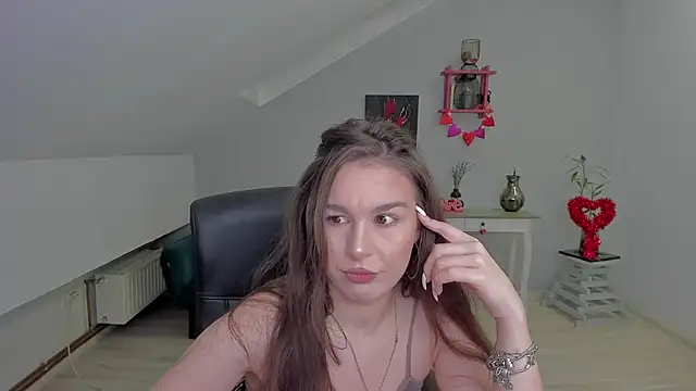 Snapshot of LouannaHart chatting on February 13, 2026, 4:45 am LouannaHart online show from February 13, 2026, 4:45 am