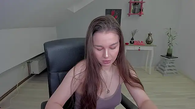 Snapshot of LouannaHart chatting on February 25, 2026, 4:45 am LouannaHart online show from February 25, 2026, 4:45 am