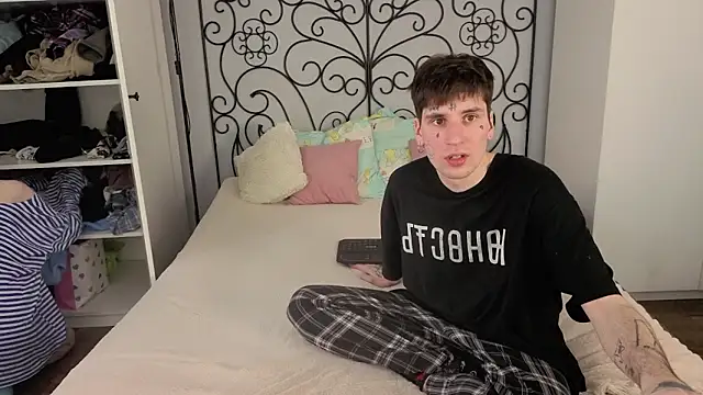 Snapshot of Danny_loves_Mary chatting on March 11, 2026, 11:37 am Danny loves Mary online show from March 11, 2026, 11:37 am