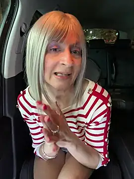 Snapshot of HOTLadyluna chatting on April 22, 2026, 6:14 pm HOTLadyluna online show from April 22, 2026, 6:14 pm