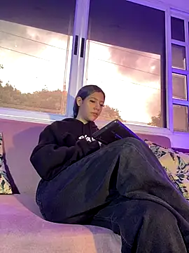 ReiAyanamy online show from December 19, 2025, 7:38 pm