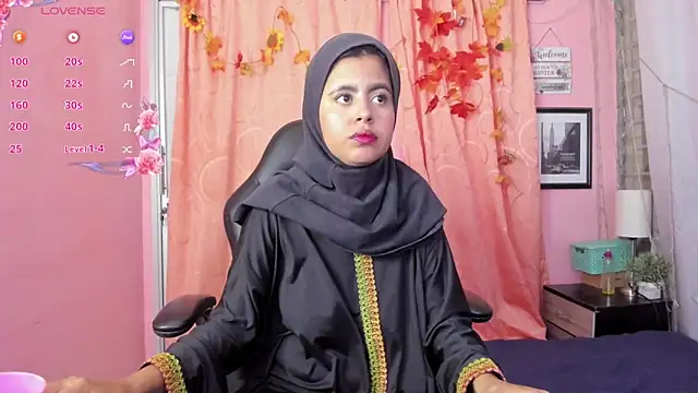 NaylaAbadi online show from December 5, 2025, 2:59 pm