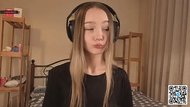 HoaPatton online show from December 2, 2025, 11:12 am