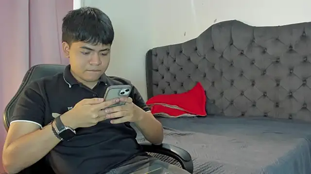 Snapshot of 3guy3 chatting on November 14, 2025, 7:39 pm 3guy3 online show from November 14, 2025, 7:39 pm