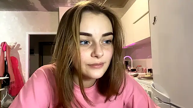 Snapshot of GeralynChiszar chatting on November 29, 2025, 8:20 pm GeralynChiszar online show from November 29, 2025, 8:20 pm