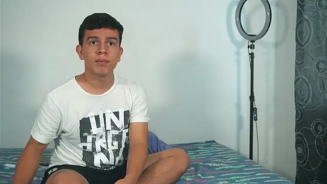 Snapshot of Max_ethan5 chatting on November 16, 2025, 9:30 pm Max ethan5 online show from November 16, 2025, 9:30 pm