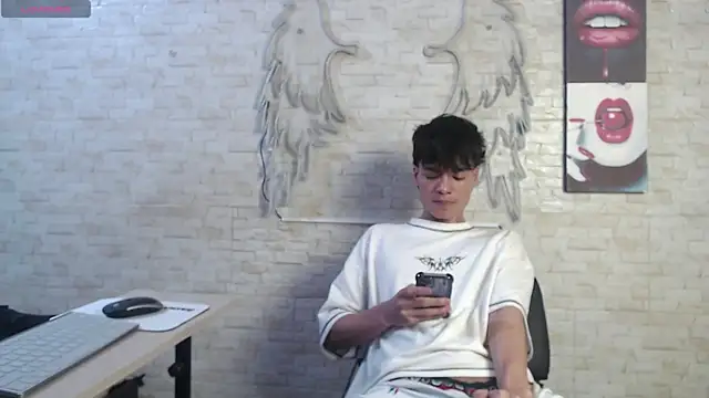 axel milo kairo and noa online show from February 11, 2026, 6:19 pm