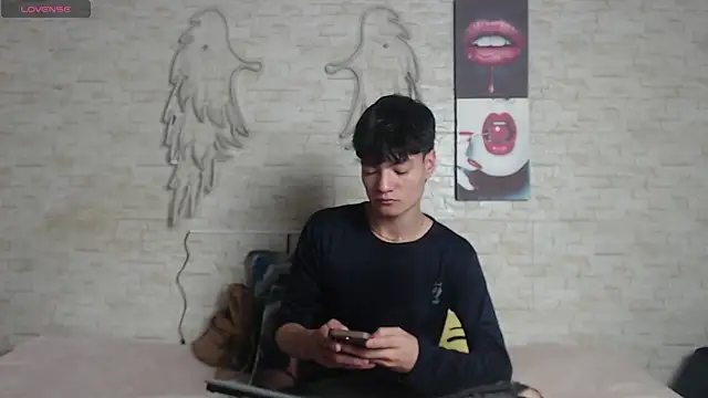 axel milo kairo and noa online show from December 18, 2025, 1:04 pm