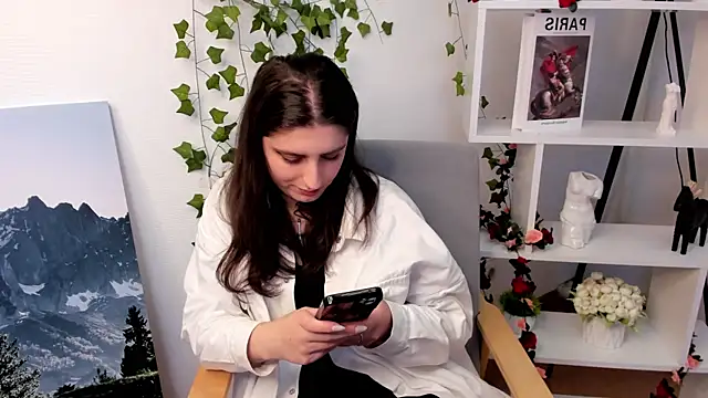 MikaClausing online show from November 11, 2025, 7:25 am