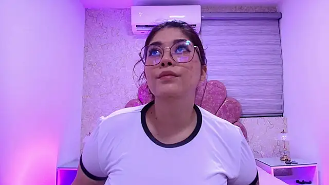 mia fontana  online show from December 3, 2025, 11:53 am