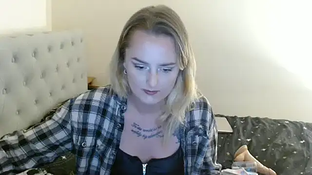 Snapshot of Tatted_emi chatting on February 1, 2026, 9:46 pm Tatted emi online show from February 1, 2026, 9:46 pm