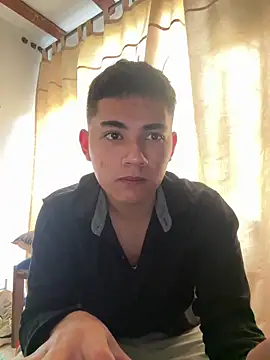 Santiagooo1233 online show from February 15, 2026, 10:20 pm