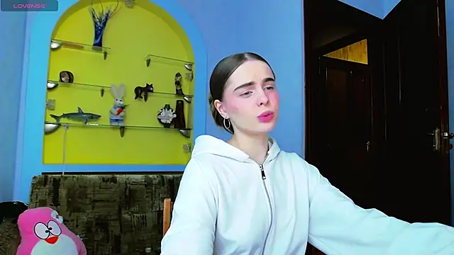 AlicaLOVEalisa777 online show from April 25, 2026, 5:32 pm