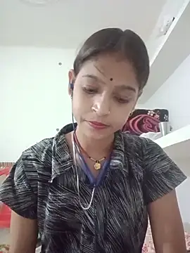 Mohnicute online show from May 13, 2026, 7:32 pm