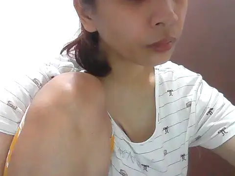 hotsexytits4U online show from November 25, 2025, 12:44 am