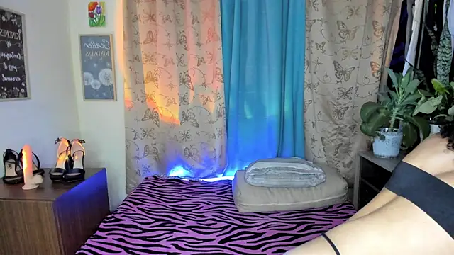Angel White25 online show from May 14, 2026, 10:51 pm