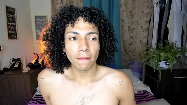 Snapshot of Angel_White25 chatting on April 10, 2026, 1:01 am Angel White25 online show from April 10, 2026, 1:01 am