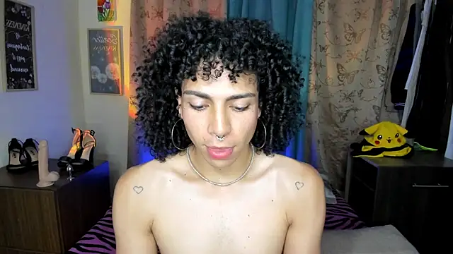 Angel White25 online show from May 13, 2026, 12:17 am