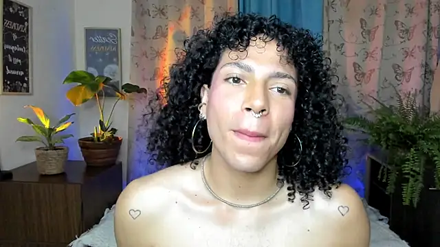 Snapshot of Angel_White25 chatting on February 1, 2026, 10:52 pm Angel White25 online show from February 1, 2026, 10:52 pm