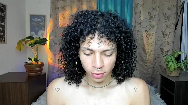 Snapshot of Angel_White25 chatting on February 9, 2026, 8:51 pm Angel White25 online show from February 9, 2026, 8:51 pm