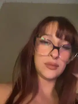 Snapshot of Taurina0105 chatting on April 6, 2026, 6:47 am Taurina0105 online show from April 6, 2026, 6:47 am