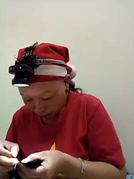 girl-hot2x online show from November 25, 2025, 1:00 pm