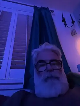 LeatherSdaddy online show from December 19, 2025, 4:42 pm