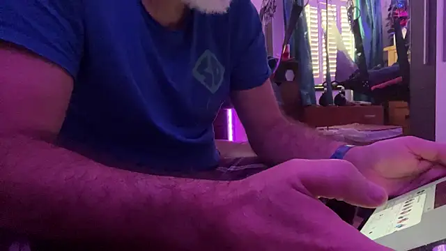 Snapshot of LeatherSdaddy chatting on April 2, 2026, 7:59 am LeatherSdaddy online show from April 2, 2026, 7:59 am