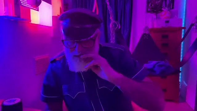 LeatherSdaddy online show from May 8, 2026, 2:26 am