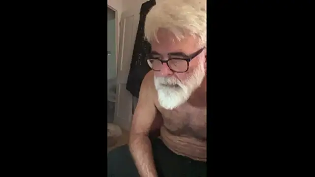 Snapshot of LeatherSdaddy chatting on January 14, 2026, 2:20 pm LeatherSdaddy online show from January 14, 2026, 2:20 pm