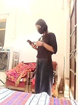 Riya 917 online show from February 6, 2026, 4:52 am