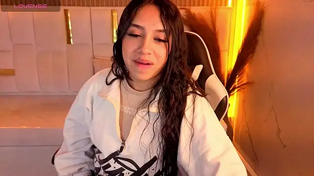 Snapshot of Juliana_Tx chatting on February 26, 2026, 2:44 am Juliana Tx online show from February 26, 2026, 2:44 am