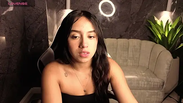 Snapshot of Juliana_Tx chatting on February 13, 2026, 3:06 am Juliana Tx online show from February 13, 2026, 3:06 am