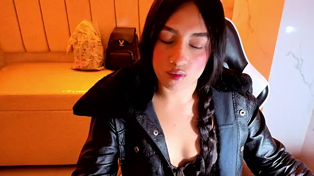 Juliana Tx online show from December 16, 2025, 1:15 pm