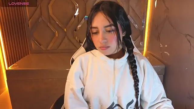 Snapshot of Juliana_Tx chatting on February 2, 2026, 12:59 pm Juliana Tx online show from February 2, 2026, 12:59 pm