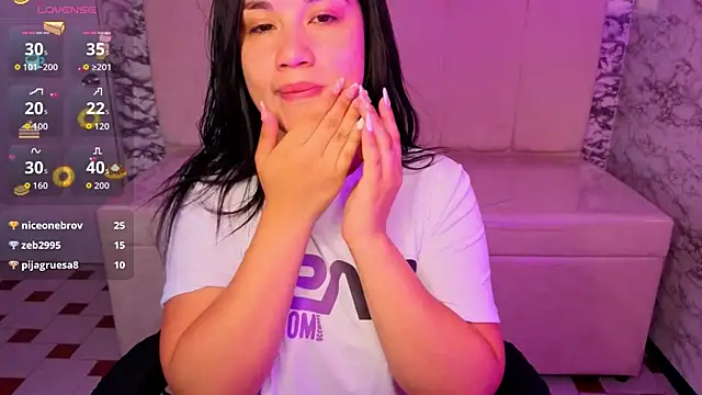 Snapshot of Violetta_jhonson_a chatting on April 3, 2026, 1:39 pm Violetta jhonson a online show from April 3, 2026, 1:39 pm