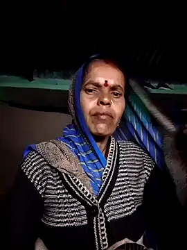 Hot juli73 online show from December 5, 2025, 4:49 pm