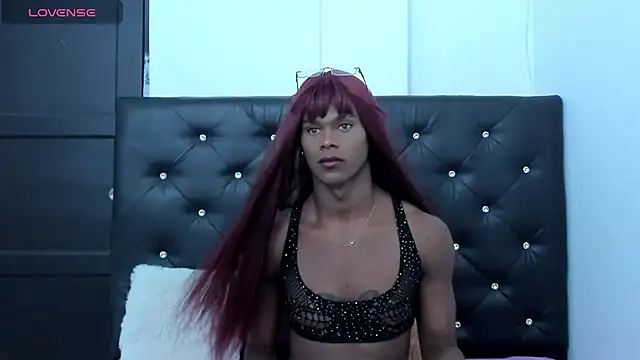 Amanda Fox  online show from November 28, 2025, 5:13 pm