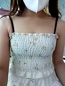 LynkLyy2k online show from November 14, 2025, 4:49 am