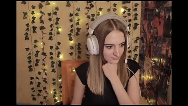 Snapshot of ElviaTengwall chatting on November 26, 2025, 9:20 am ElviaTengwall online show from November 26, 2025, 9:20 am