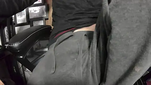 Chrisatmiami online show from November 19, 2025, 5:24 pm