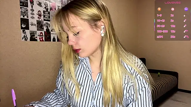 Snapshot of JestineParslow chatting on December 19, 2025, 8:22 pm JestineParslow online show from December 19, 2025, 8:22 pm