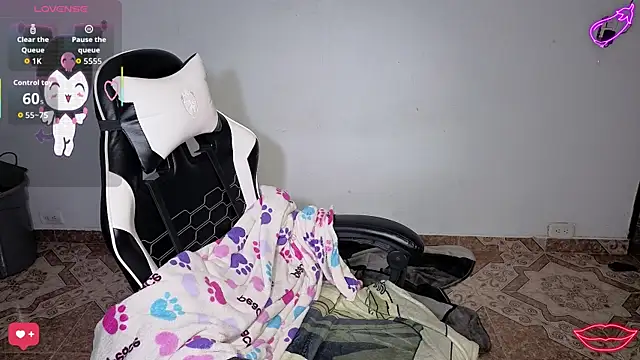 Snapshot of Melody_Ghot chatting on January 15, 2026, 1:36 pm Melody Ghot online show from January 15, 2026, 1:36 pm