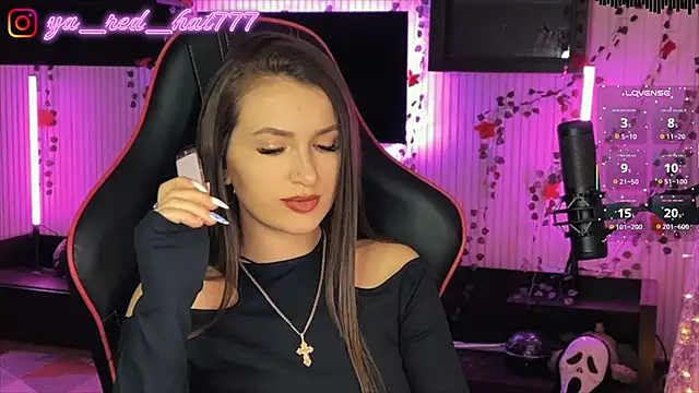 Snapshot of -RED_HAT- chatting on April 8, 2026, 5:25 pm -RED HAT- online show from April 8, 2026, 5:25 pm