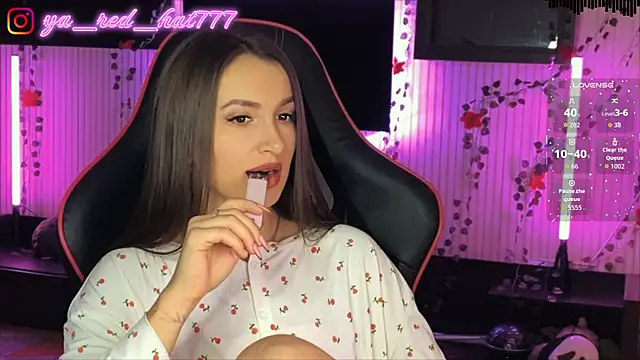 Snapshot of -RED_HAT- chatting on April 9, 2026, 5:19 pm -RED HAT- online show from April 9, 2026, 5:19 pm