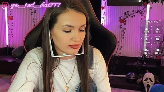 Snapshot of -RED_HAT- chatting on April 12, 2026, 5:33 am -RED HAT- online show from April 12, 2026, 5:33 am