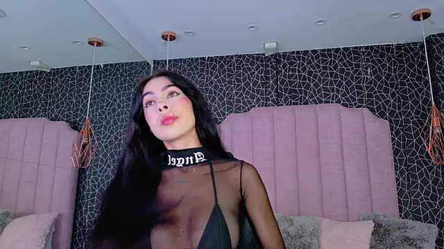 IrisDeLaVega  online show from April 22, 2026, 2:13 pm