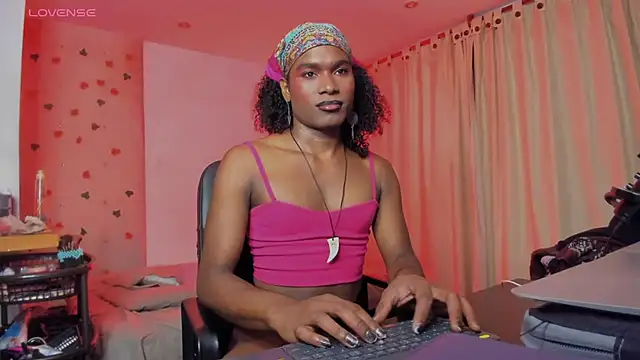LaGoldenBitch online show from May 30, 2026, 1:23 am