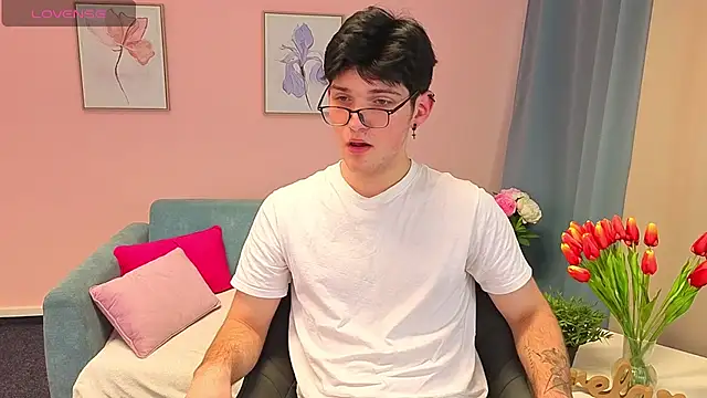 LiamRivers online show from November 12, 2025, 1:59 pm