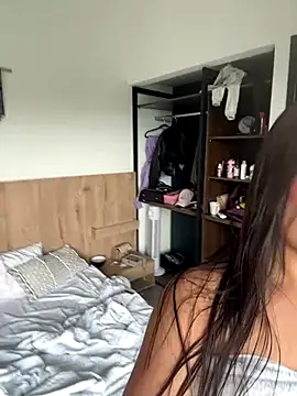 Hannaah wood online show from December 20, 2025, 8:01 pm